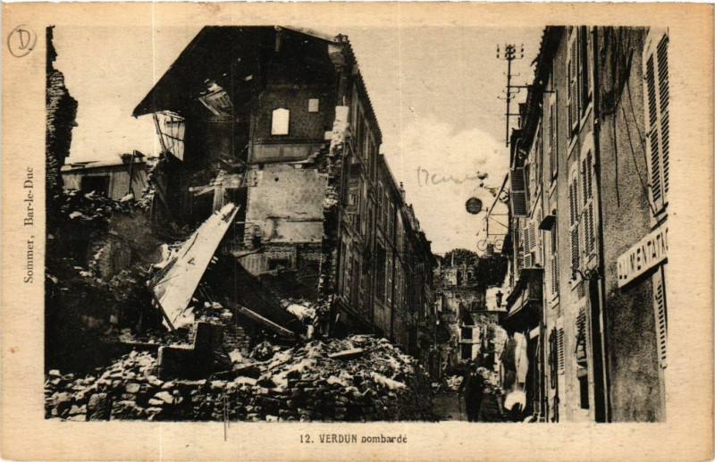 Carte postale ancienne Verdun bombarde à Verdun