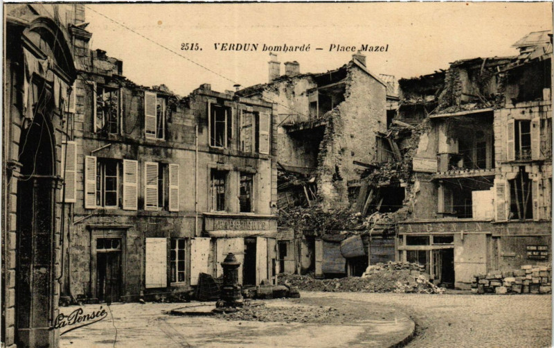 Carte postale ancienne Verdun bombardé - Place Mazel à Verdun