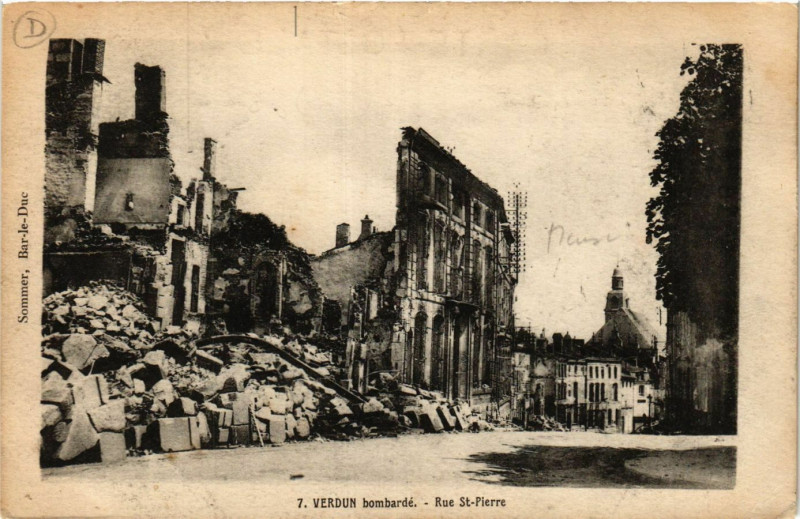 Carte postale ancienne Verdun bombardé - Rue Saint-Pierre à Verdun