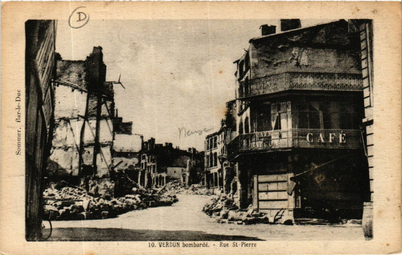 Carte postale ancienne Verdun bombardé - Rue Saint-Pierre à Verdun