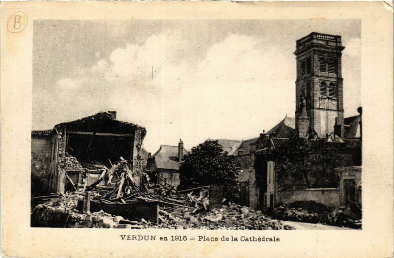 Carte postale ancienne Verdun en 1906 - Place de la Cathédrale à Verdun
