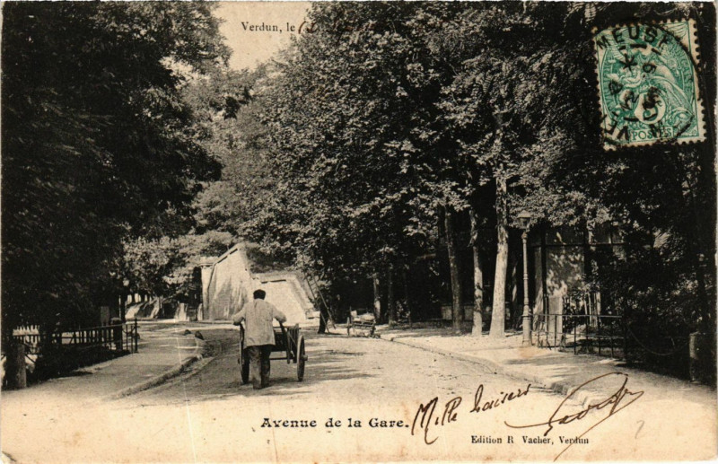Carte postale ancienne Verdun, le ...  - Avenue de la Gare à Verdun
