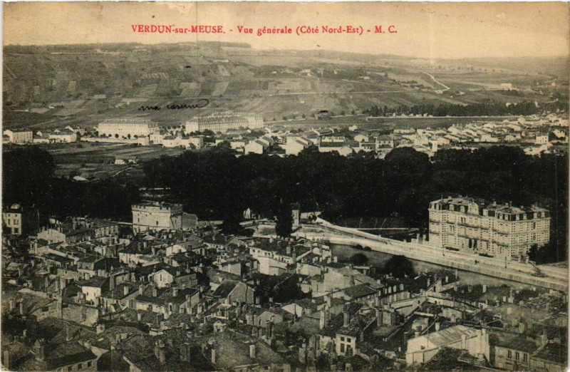 Carte postale ancienne Verdun-sur-Meuse - Vue générale (Coté Nord-Est) à Verdun