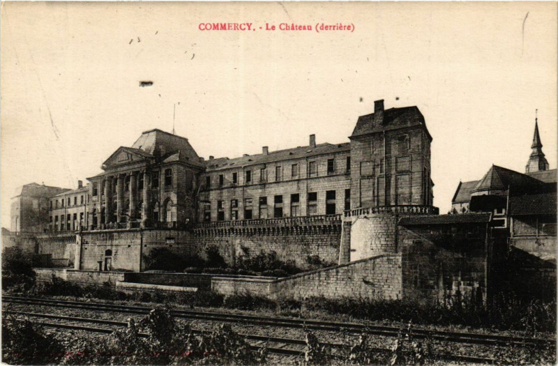 Carte postale ancienne Commercy - Le Cháteau (derriére) à Commercy
