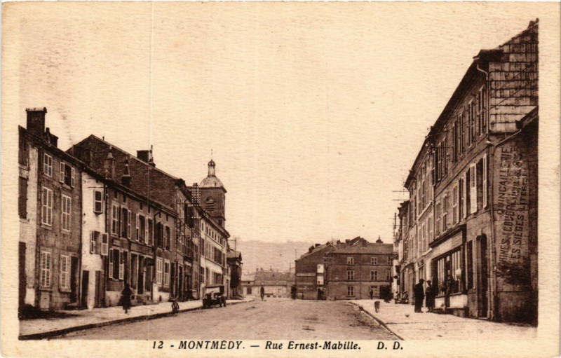Carte postale ancienne Montmédy - Rue Ernest-Mabille à Montmédy