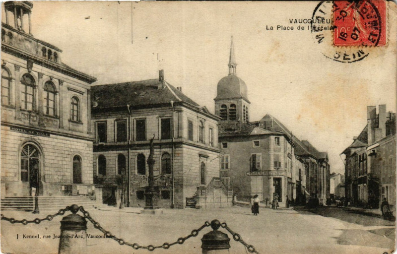 Carte postale ancienne Vaucouleurs - La Place de l'Hotel de Ville à Vaucouleurs