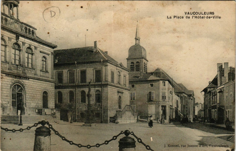 Carte postale ancienne Vaucouleurs - La Place de l'Hotel-de-Ville à Vaucouleurs