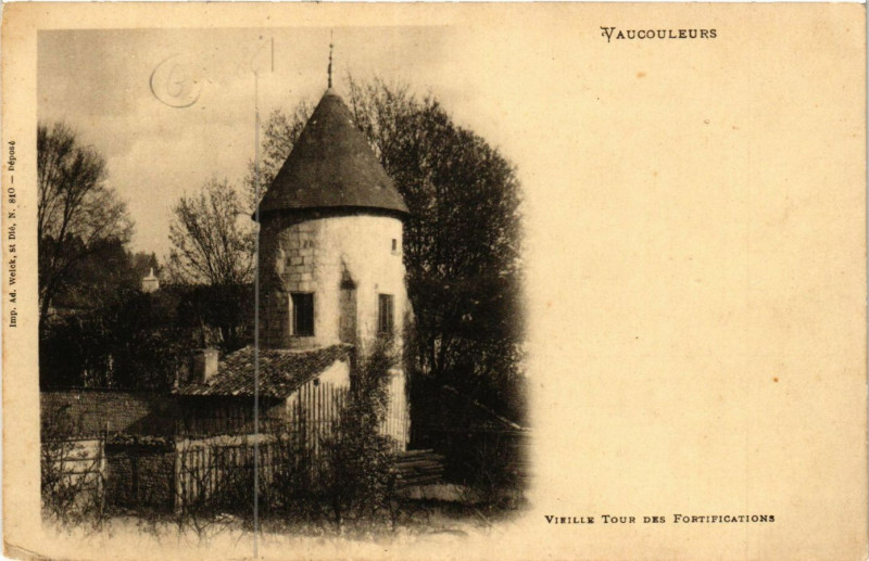 Carte postale ancienne Vaucouleurs - Vieille Tour des Fortifications à Vaucouleurs