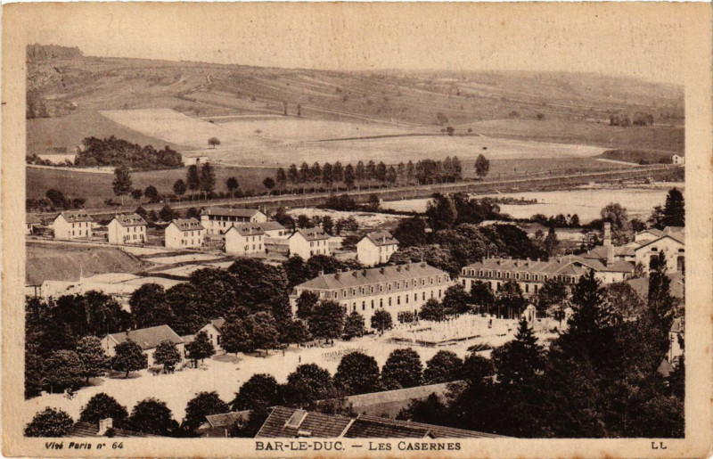 Carte postale ancienne Bar-le-Duc - Les Casernes à Bar-le-Duc