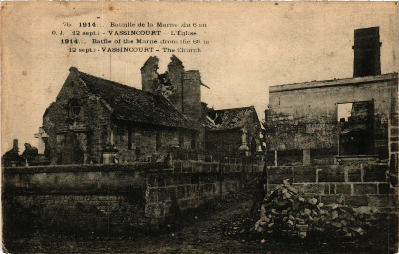 Carte postale ancienne Bataille de la Marne (6 au 12 Sept. 1914) -Vassincourt- L'Eglise à Vassincourt