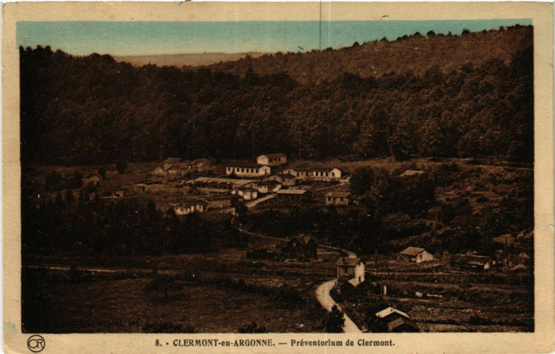 Carte postale ancienne Clermont-en-Argonne- Préventorium de Clermont à Clermont-en-Argonne