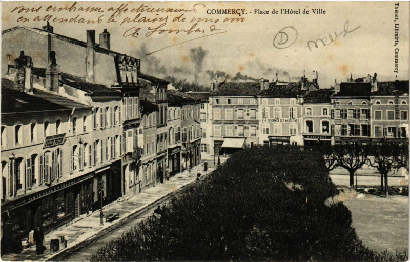 Carte postale ancienne Commercy - Place de l'Hotel de Ville à Commercy