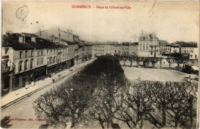 Carte postale ancienne Commercy - Place de l'Hotel-de-Ville à Commercy
