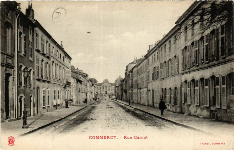Carte postale ancienne Commercy - Rue Carnot à Commercy