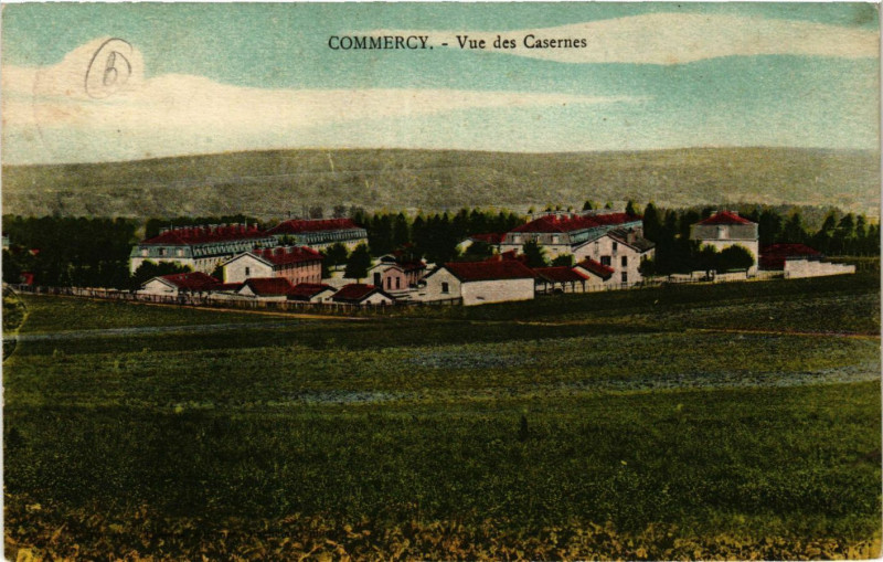 Carte postale ancienne Commercy - Vue des Casernes à Commercy