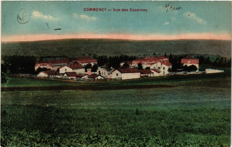 Carte postale ancienne Commercy - Vue des Casernes à Commercy