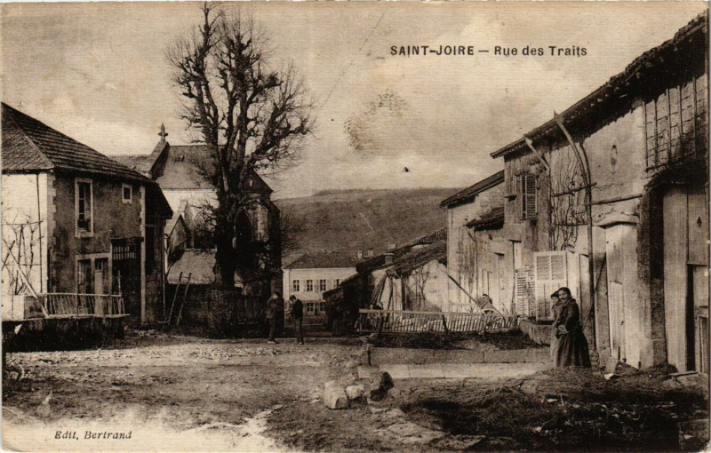 Carte postale ancienne Saint-Joire - Rue des Traits à Saint-Joire