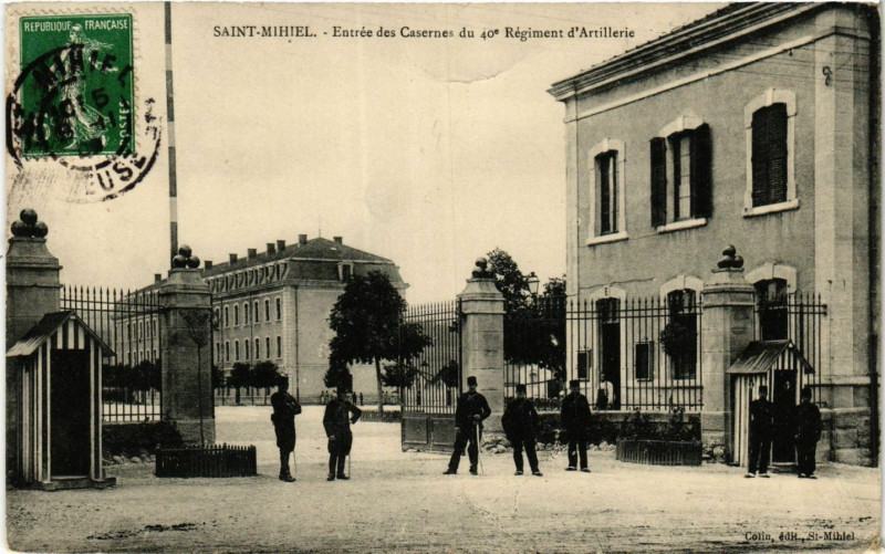 Carte postale ancienne Saint-Mihiel - Entrée des Casernes du 40* Régiment d'Artillerie à Saint-Mihiel