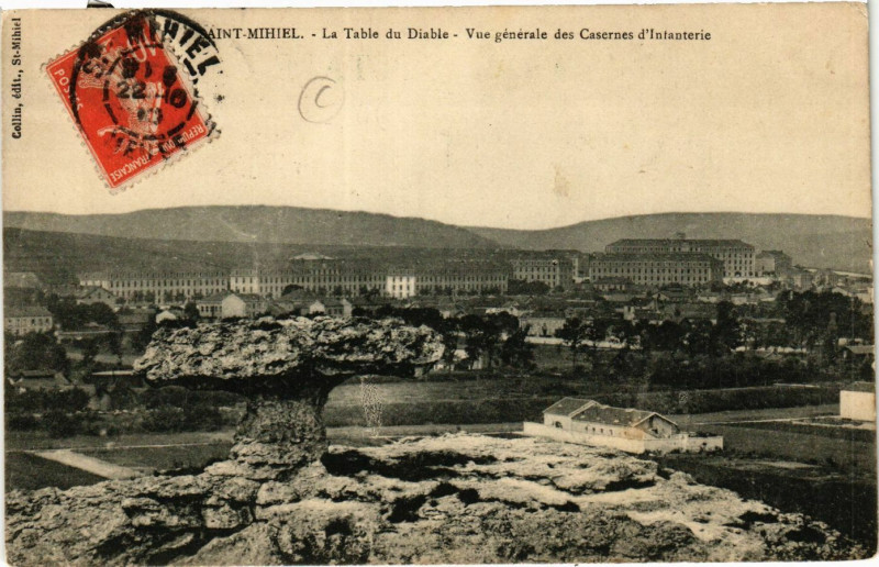 Carte postale ancienne Saint-Mihiel - La Table du Diable - Vue générale des Casernes ... à Saint-Mihiel