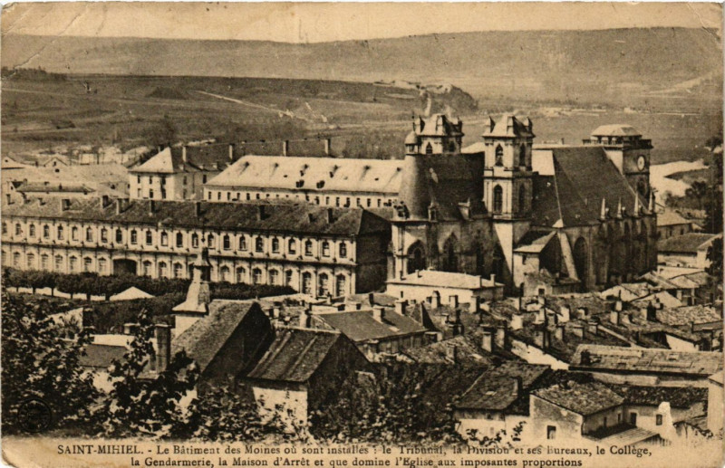 Carte postale ancienne Saint-Mihiel- Le Bátiment des Moines ou sont installés:le Tribunal à Saint-Mihiel