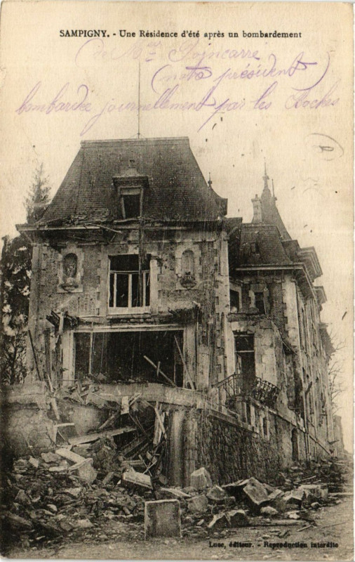 Carte postale ancienne Sampigny - Une Résidence d'été aprés un Bombardement à Sampigny