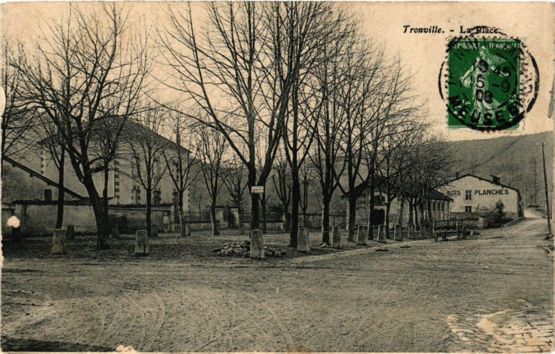 Carte postale ancienne Tronville - La Place
