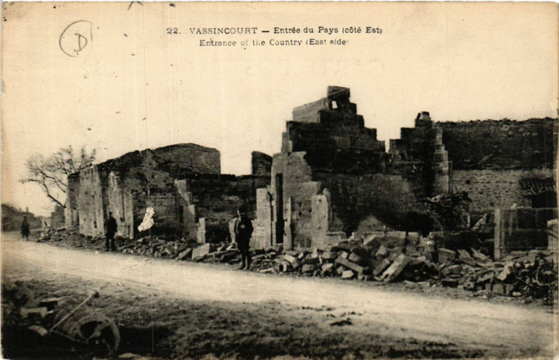 Carte postale ancienne Vassincourt - Entrée du Pays (coté Est) - Entrance of the Country à Vassincourt