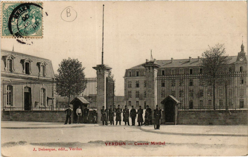 Carte postale ancienne Verdun - Caserne Miribel à Verdun