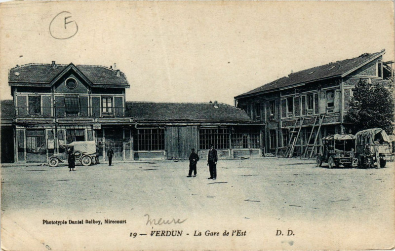 Carte postale ancienne Verdun - La Gare de l'Est à Verdun