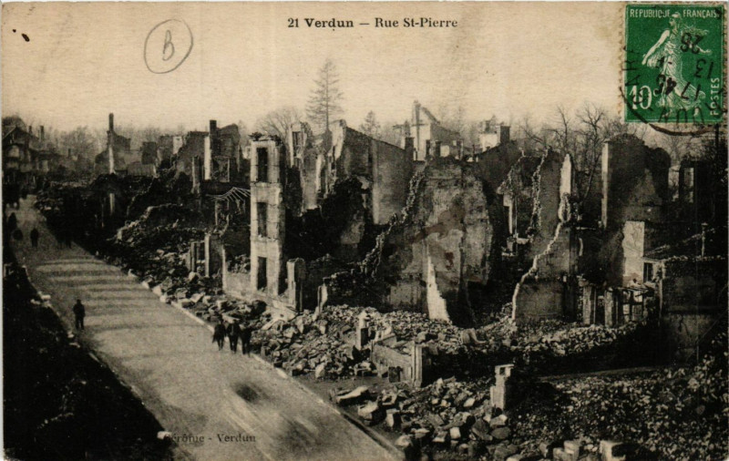 Carte postale ancienne Verdun - Rue Saint-Pierre à Verdun