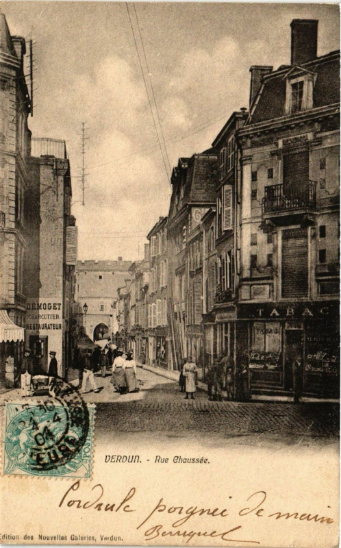 Carte postale ancienne Verdun - Rue Chaussee à Verdun