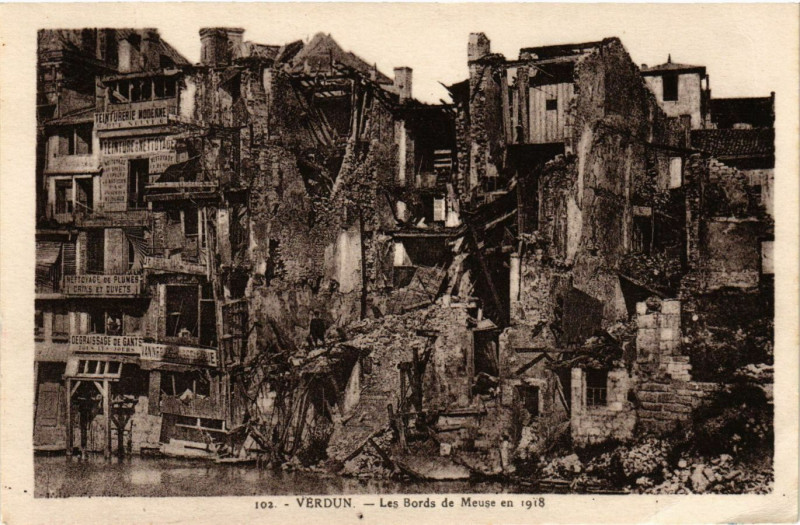 Carte postale ancienne Verdun - Les Bords de Meuse en 1918 à Verdun