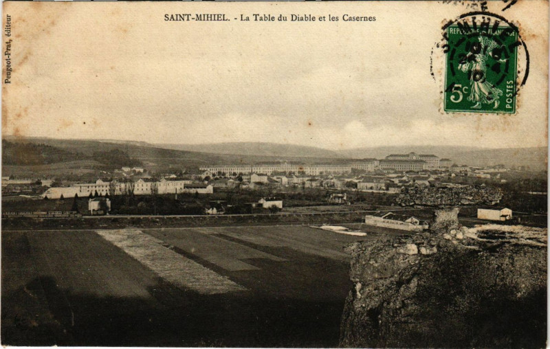 Carte postale ancienne Saint-Michiel - La Table du Diable