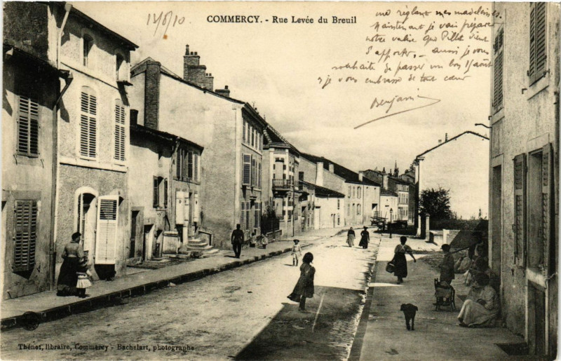 Carte postale ancienne Commercy - Rue Levee du Brauil à Commercy