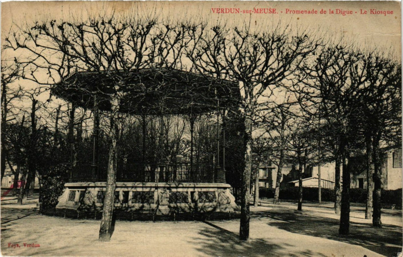 Carte postale ancienne Verdun-sur-Meuse - Promenade de la Digue - Le Kiosque à Verdun