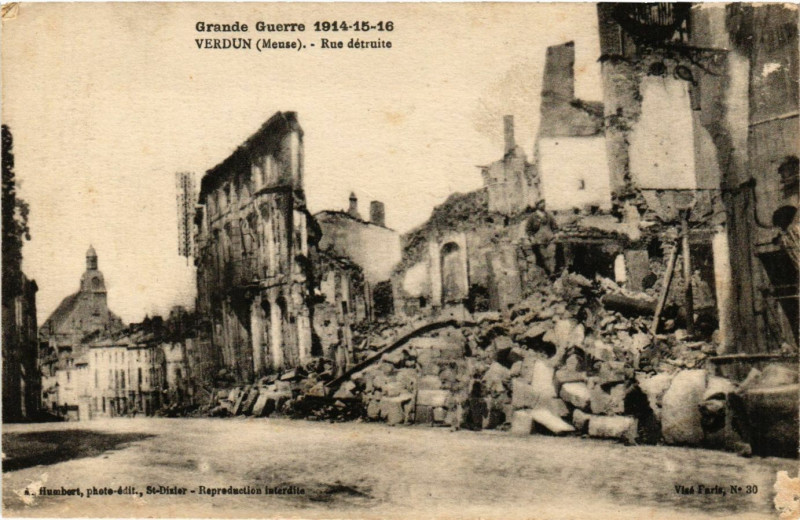 Carte postale ancienne Verdun - Rue detruite à Verdun