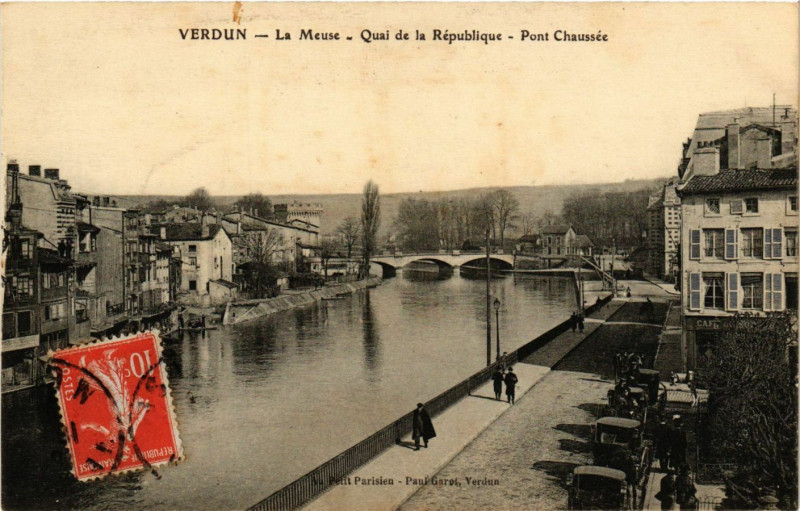 Carte postale ancienne Verdun - La Meuse Qual de la Republique à Verdun