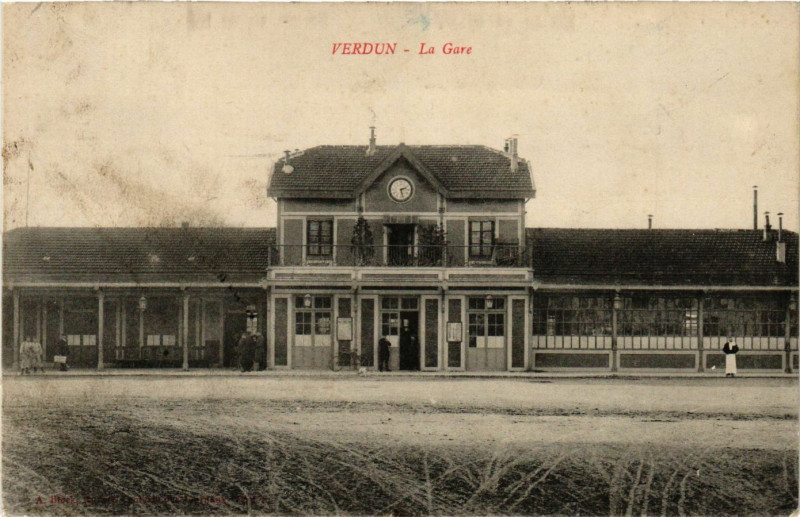 Carte postale ancienne Verdun - La Gare à Verdun