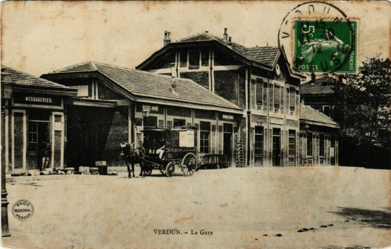 Carte postale ancienne Verdun - La Gare à Verdun