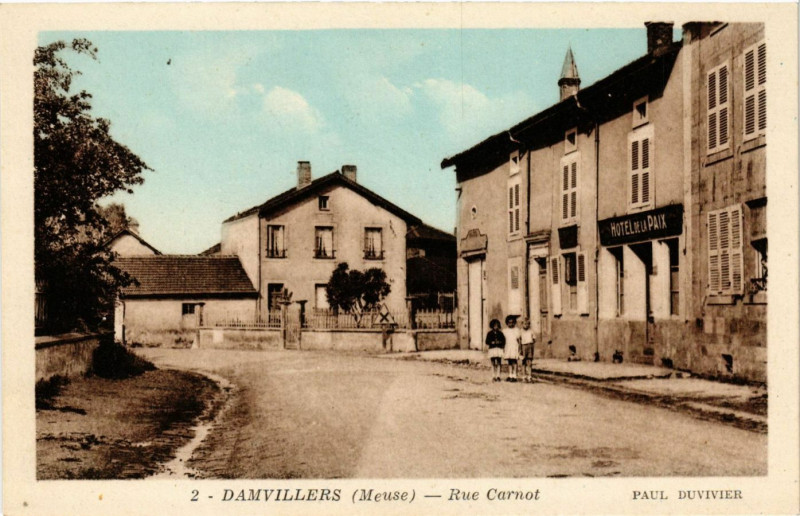 Carte postale ancienne Damvillers - Rue Carnot à Damvillers