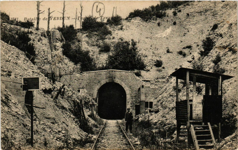 Carte postale ancienne Bataile de Verdun - Tunnel de Tavanne à Verdun