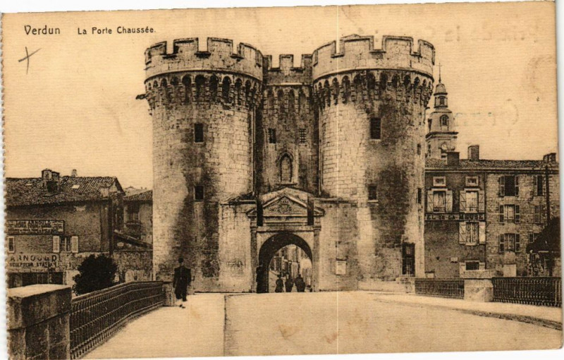 Carte postale ancienne Verdun - La Porte Chaussée à Verdun