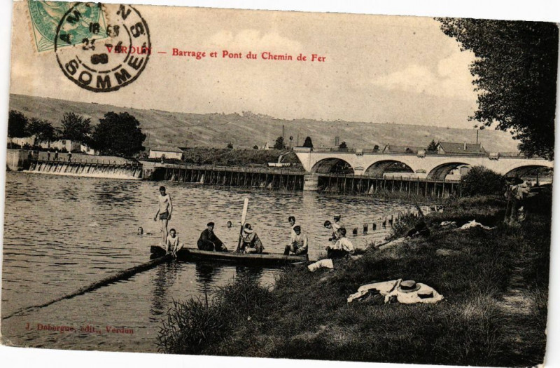 Carte postale ancienne Verdun - Barrage et Pont du Chemin de Fer à Verdun