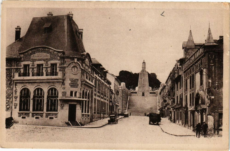 Carte postale ancienne Verdun - L'Avenue de la Victorie à Verdun