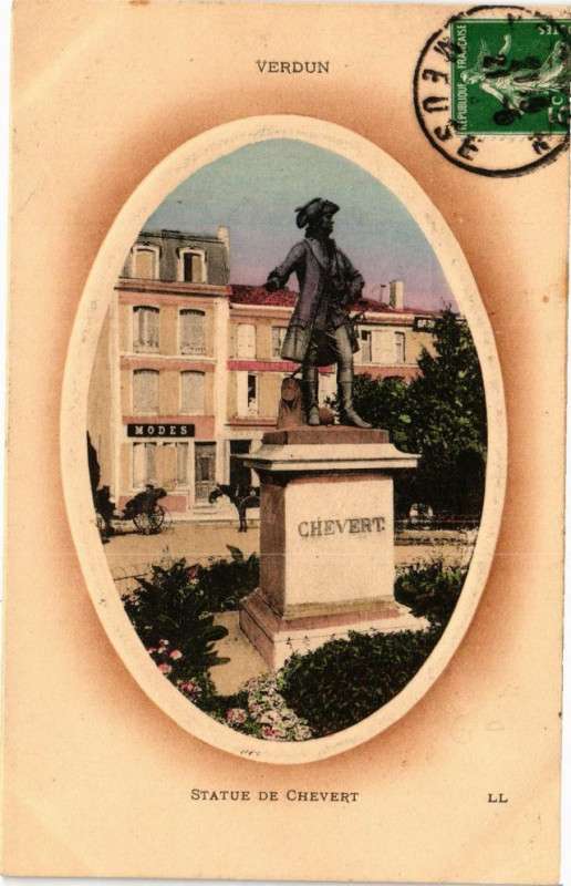Carte postale ancienne Verdun - Statue de Chevert à Verdun
