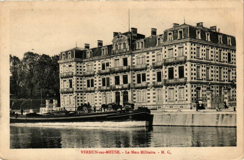 Carte postale ancienne Verdun-sur-Meuse - Le Mess Militaire à Verdun