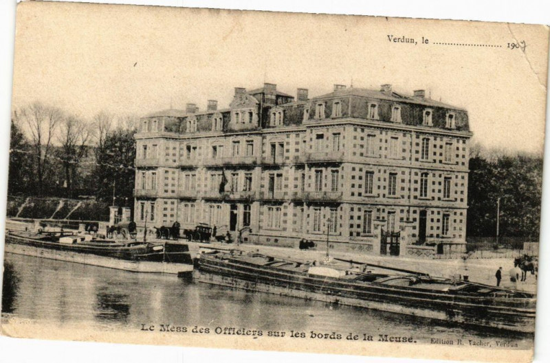 Carte postale ancienne Verdun - Le Mess des Officiers sur les bords de la Meuse à Verdun