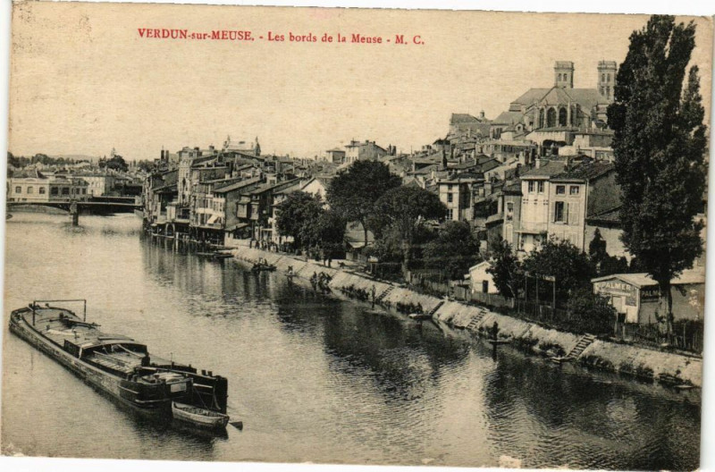 Carte postale ancienne Verdun-sur-Meuse - Les bords de la Meuse à Verdun