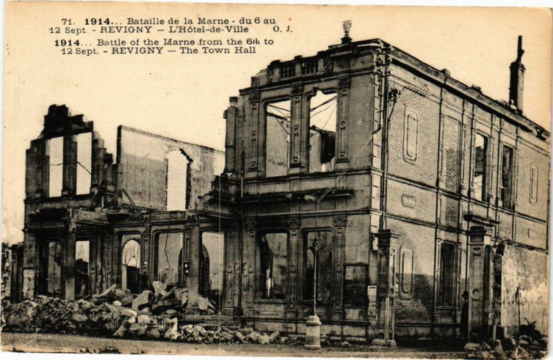 Carte postale ancienne Revigny - L'Hotel de Ville