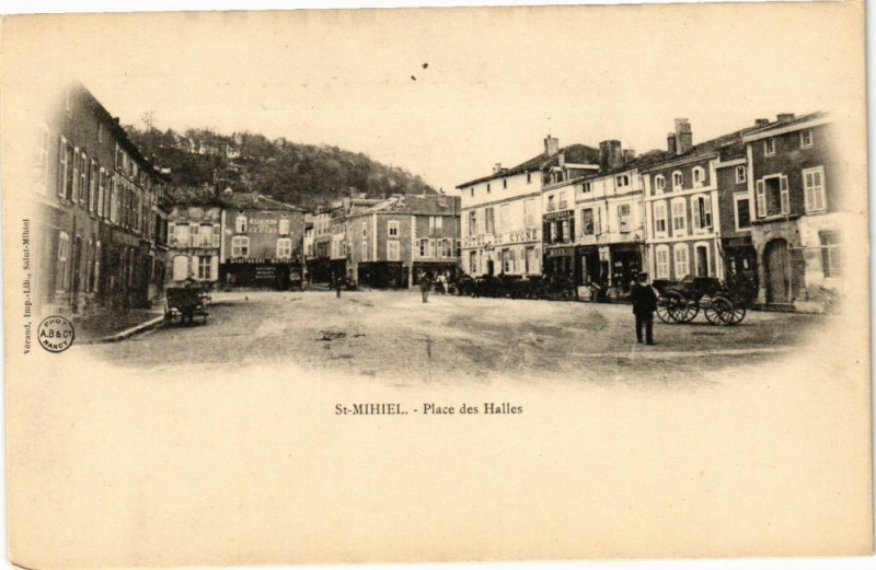 Carte postale ancienne Saint-Mihiel - Place des Halles à Saint-Mihiel